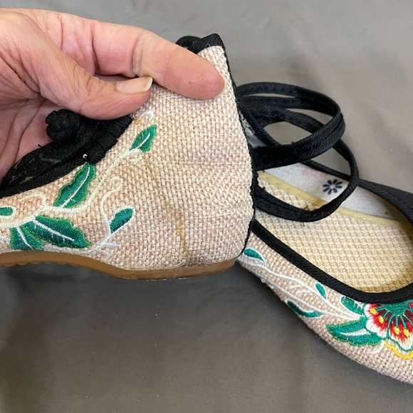 Unique Embroidered Chinese Sandals size 9 - Picture 5 of 6